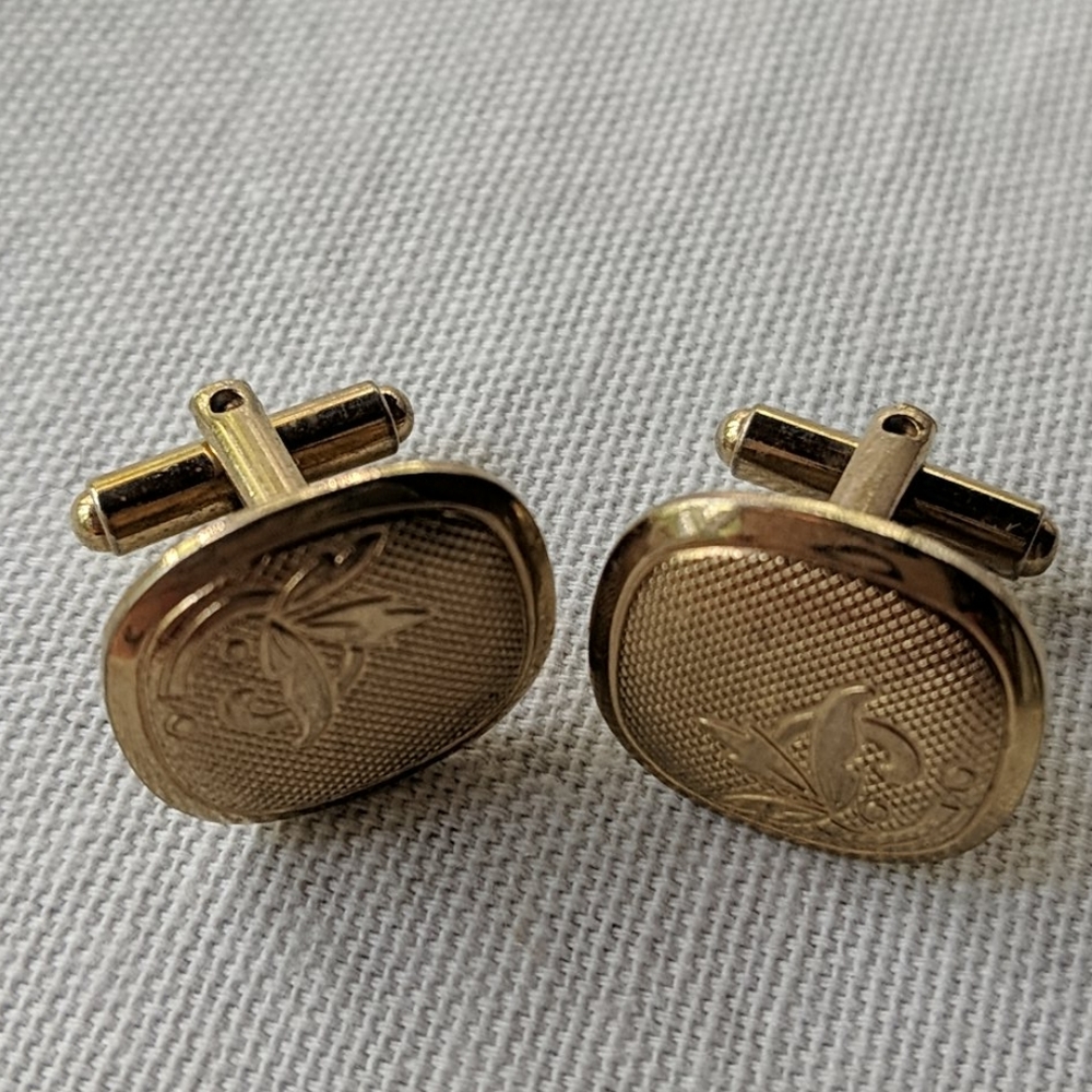 Vintage Men's Gold Cufflinks with Detailing